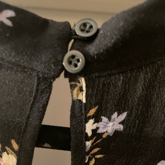 American Eagle Outfitters Black Ditsy Floral bell sleeve top size XS - Picture 8 of 8